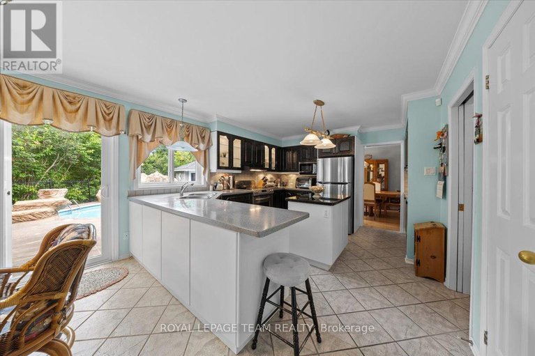 28487091/17-stonehedge-parkway/bayshore/ottawa/ontario/K2H8Z3_12