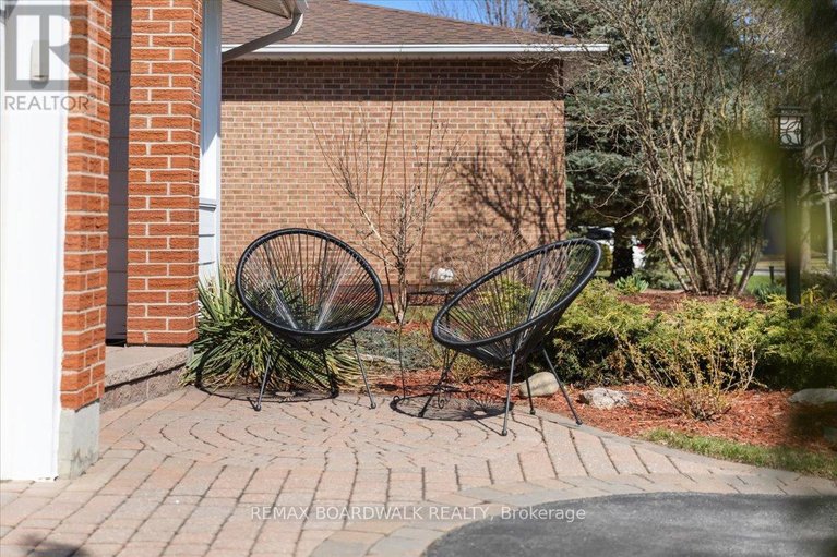 29646318/1594-meadowfield-place/chapel-hill/ottawa/ontario/K1C5V6_37