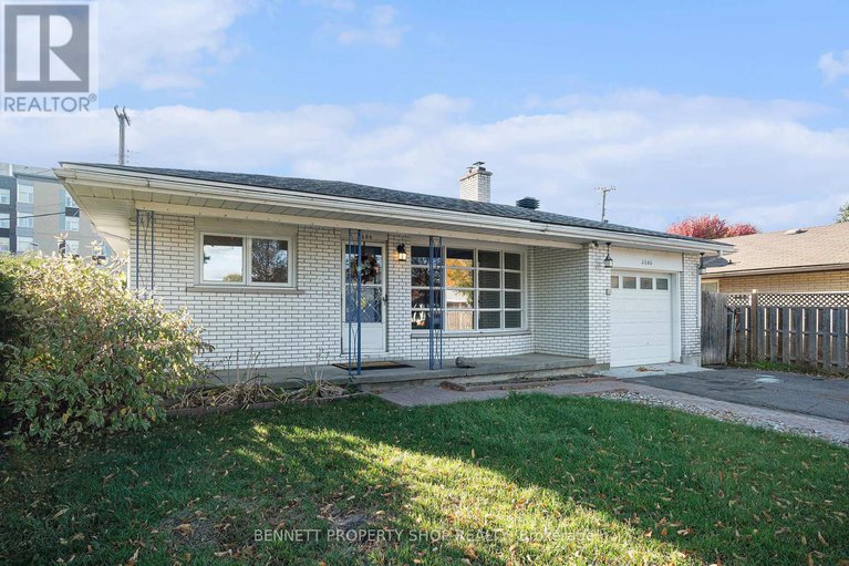 28985816/2606-egan-road/mooneys-bayriverside-park/ottawa/ontario/K1V8N1_1