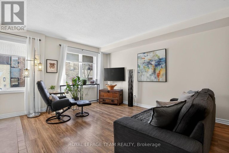 29588178/130a-lindenshade-drive/strandherd/ottawa/ontario/K2J5R5_5