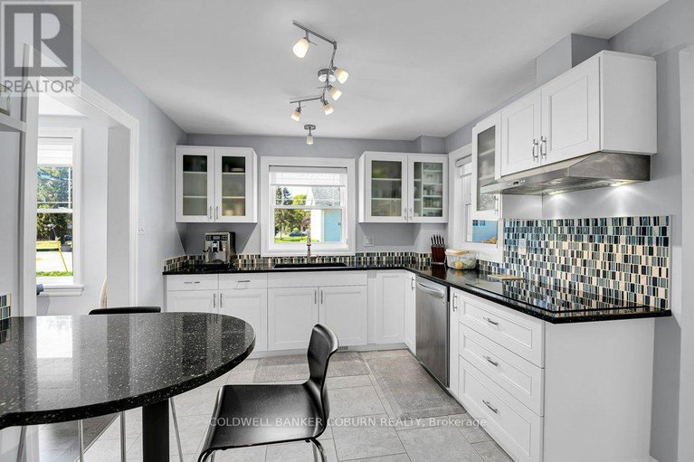 29382329/54-lakeshore-drive/morrisburg/south-dundas/ontario/K0C1X0_13