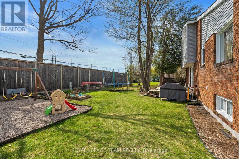 29124358/92-burnetts-grove-circle/pheasant-run/ottawa/ontario/K2J1N7_39