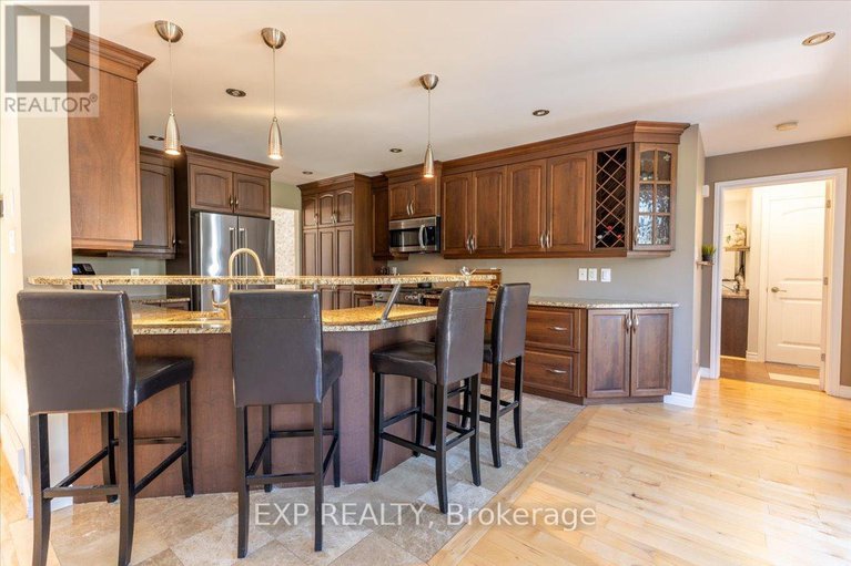 28879603/6719-deer-run-place/rideau-twp-s-of-reg-rd-6-w-of-mccordick-rd/ottawa/ontario/K0A2T0_8