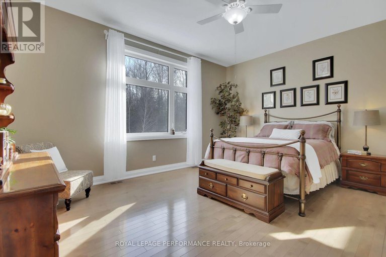 27902978/7412-blue-water-crescent/osgoode-twp-north-of-reg-rd-6/ottawa/ontario/K4P0C8_21