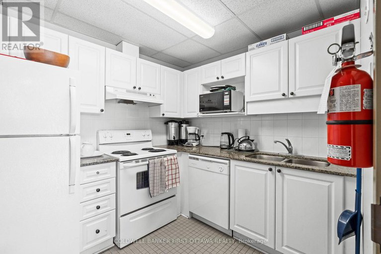 28195263/106-120-grant-carman-drive/borden-farmstewart-farmcarleton-heightsparkwood-hills/ottawa/ontario/K2E1C8_36