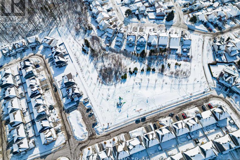 29388290/547-ponthieu-circle/orleans-village/ottawa/ontario/K1W0N5_45