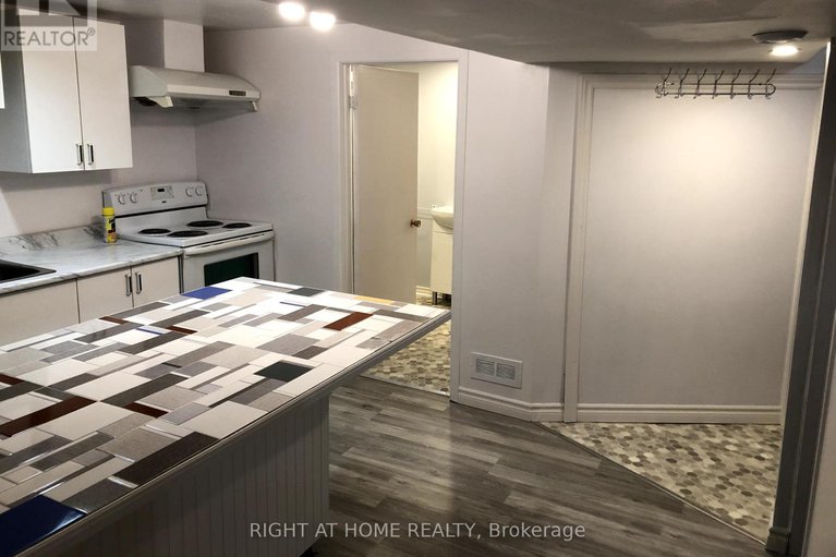 28476739/77-winchester-drive/glencairnhazeldean/ottawa/ontario/K2L2R3_23