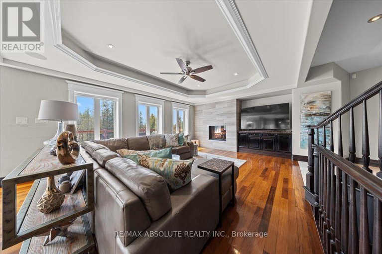 28246473/124-biltmore-crescent/btwn-franktown-rd-fallowfield-rd/ottawa/ontario/K2S2C6_18