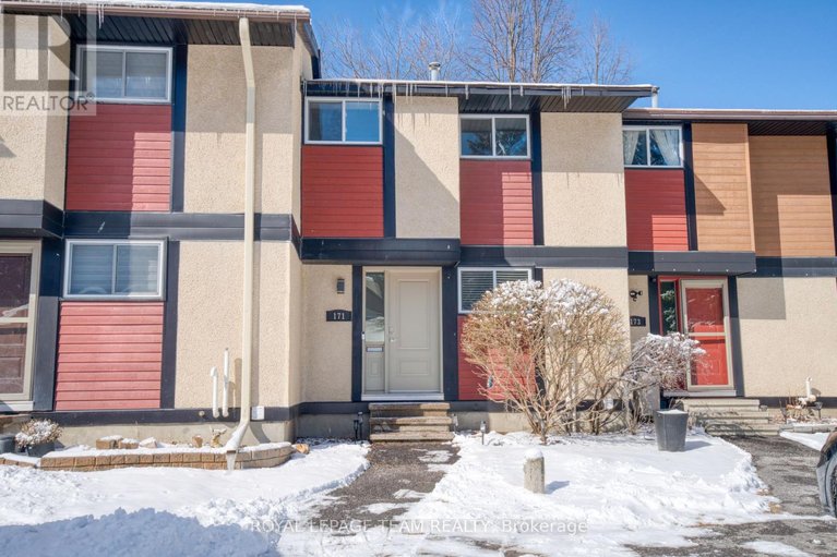 29497051/171-mcclintock-way/katimavik/ottawa/ontario/K2L2A5_1