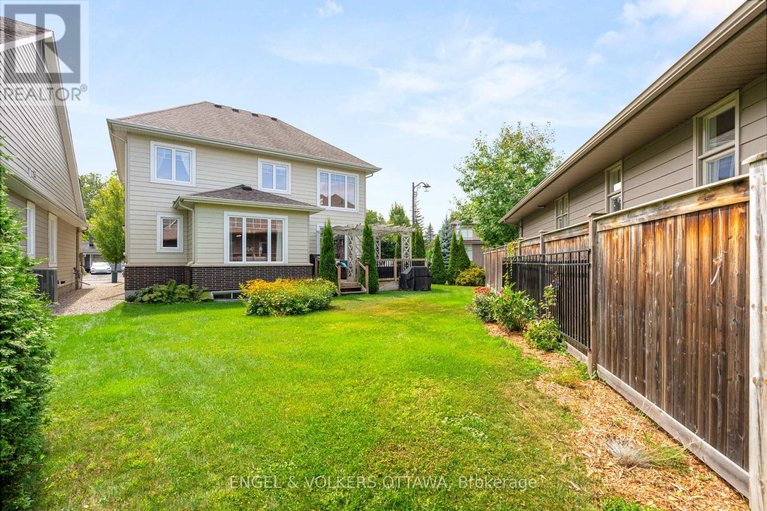 28806486/27-esquimault-avenue/bruce-farmgraham-parkqualicumbellands/ottawa/ontario/K2H6Z4_44