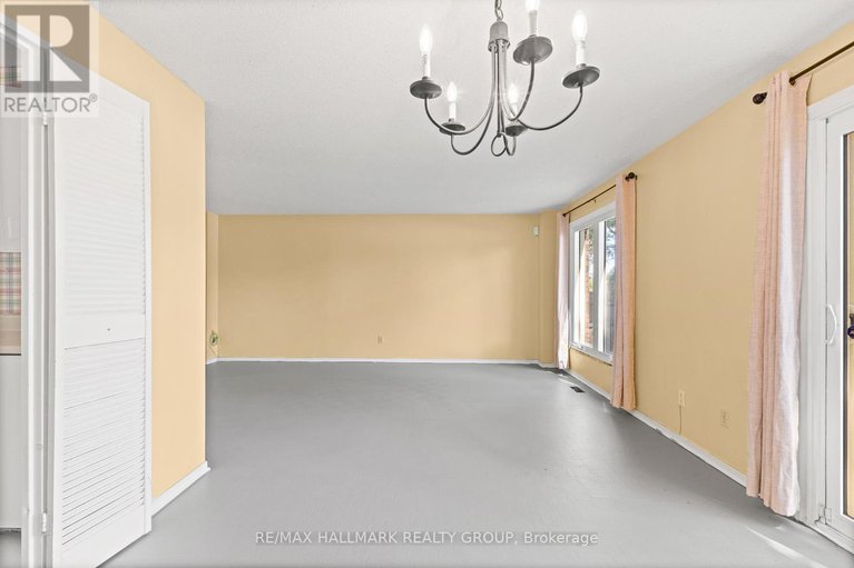 28586632/55-river-garden-private/mooneys-bayriverside-park/ottawa/ontario/K1V1M8_10