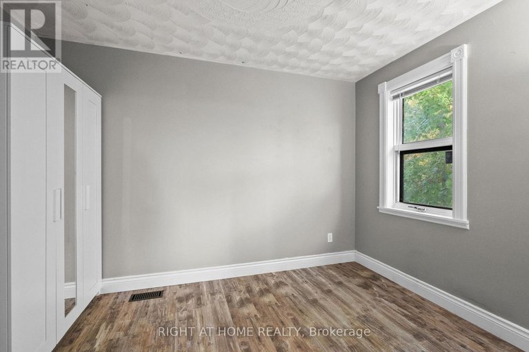 28925097/94-main-street/north-dundas-winchester-twp/north-dundas/ontario/K0A2R0_23