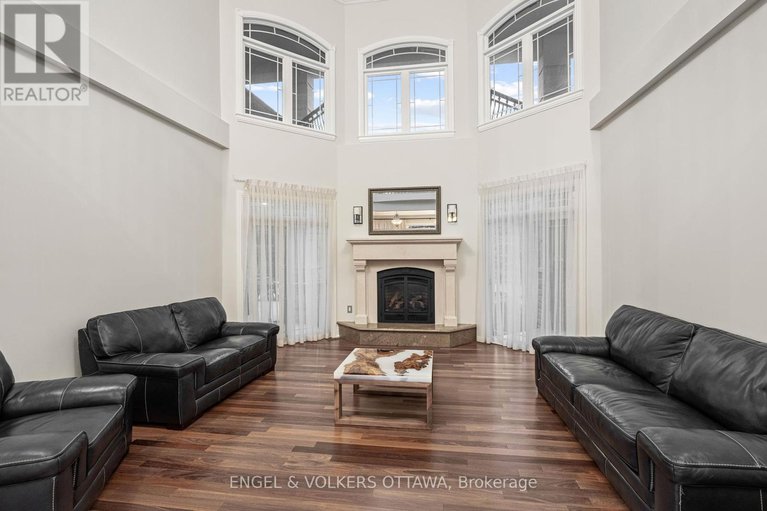 28466123/5800-queenscourt-crescent/manotick-east-to-manotick-station/ottawa/ontario/K4M1K3_5