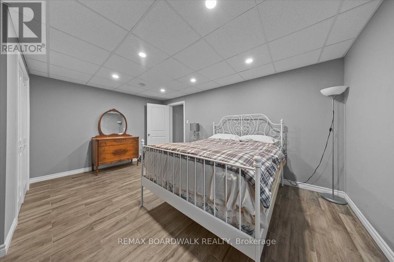 29612405/279-sceptre-way/emerald-meadowstrailwest/ottawa/ontario/K2V0C6_37