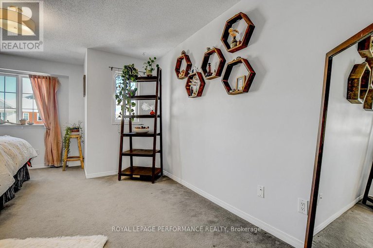 29329545/95-manhattan-crescent/central-park/ottawa/ontario/K2C4B7_26