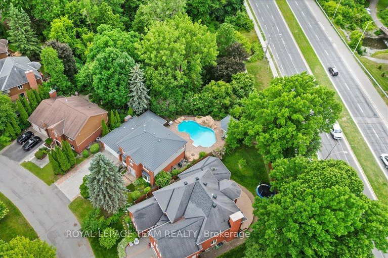 28487091/17-stonehedge-parkway/bayshore/ottawa/ontario/K2H8Z3_48