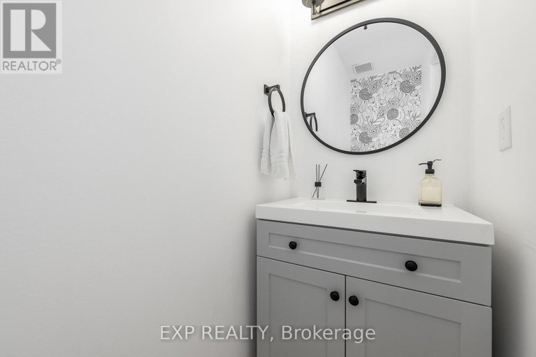28786280/629-brome-crescent/fallingbrookridgemount/ottawa/ontario/K4A1T9_7
