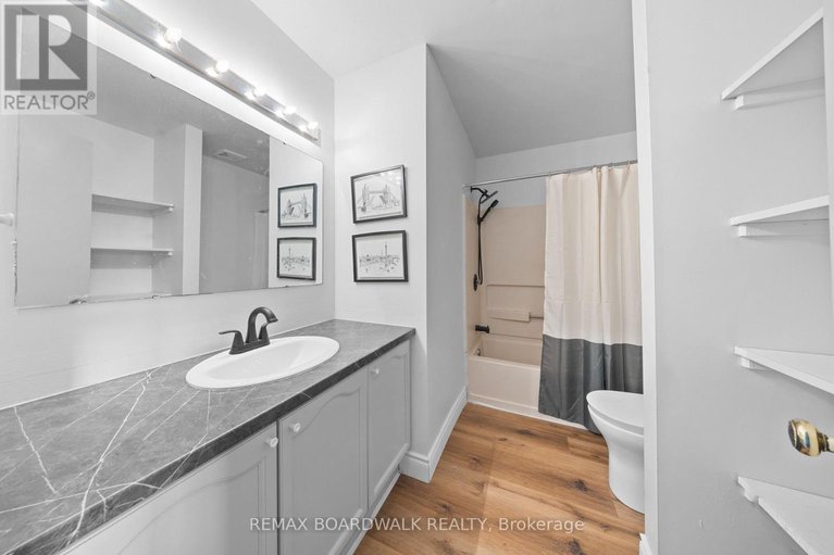 29576732/567-latour-crescent/fallingbrookgardenway-south/ottawa/ontario/K4A1P3_32