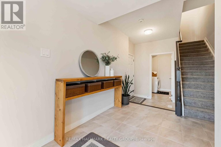 28974031/629-quilter-row/goulbourn-twp-from-franktown-rdsouth-to-rideau/ottawa/ontario/K0A2Z0_2