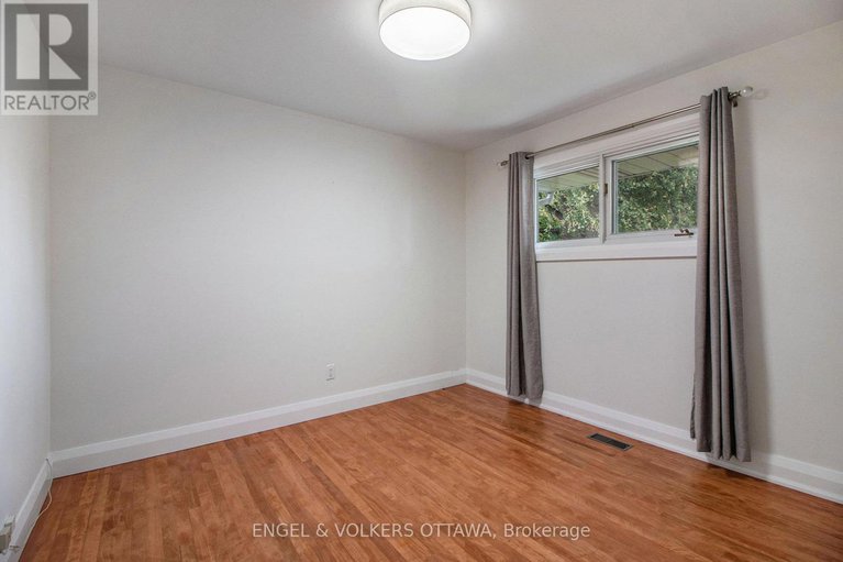 28910018/2061-vincent-street/elmvale-acres/ottawa/ontario/K1G2M8_12