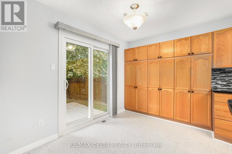 28529206/664-arc-en-ciel-street/fallingbrookgardenway-south/ottawa/ontario/K4A3H8_10