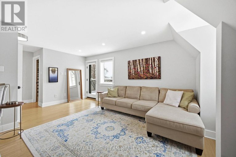 29616442/483-golden-avenue/mckellarhighland/ottawa/ontario/K2A2E4_20