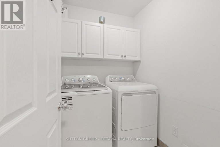 28401647/324-horseshoe-crescent-e/stittsville-north/ottawa/ontario/K2S0B6_21