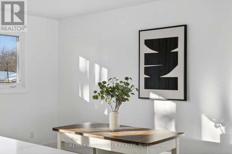 29437074/38-courtney-road-w/glencairnhazeldean/ottawa/ontario/K2L1L8_12