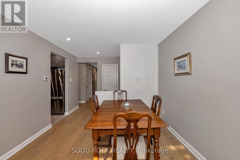 28414092/1229-erindale-drive/copeland-park/ottawa/ontario/K2C2G2_7