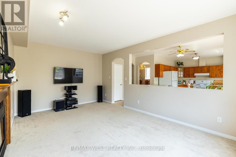 28441775/214-castlegarth-crescent/stonebridge/ottawa/ontario/K2J5N6_11
