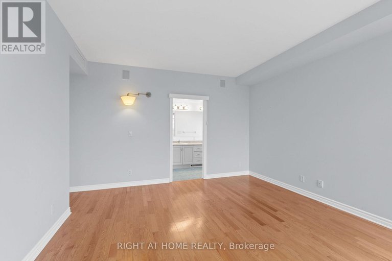 29024112/703-136-darlington-private-se/hunt-clubwestern-community/ottawa/ontario/K1V0X6_22