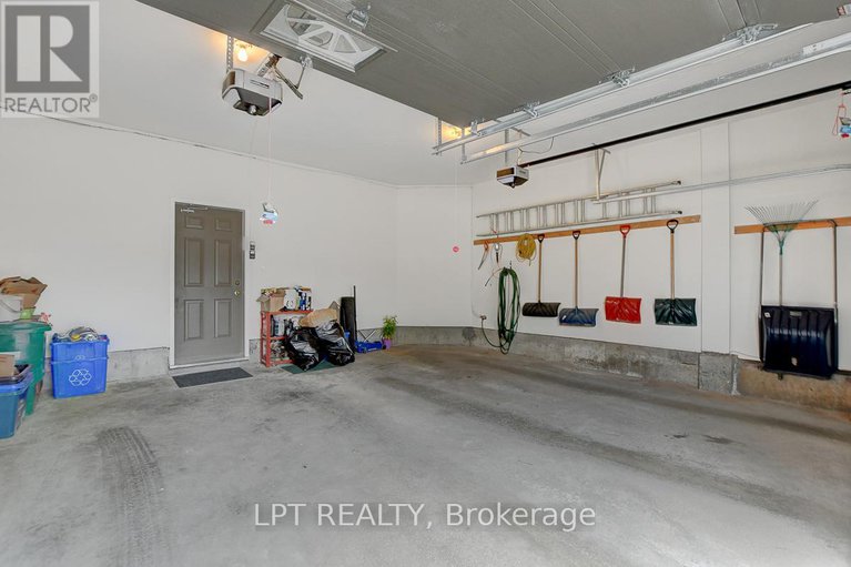 28499905/10a-ashburn-drive/borden-farmstewart-farmcarleton-heightsparkwood-hills/ottawa/ontario/K2E6N3_42