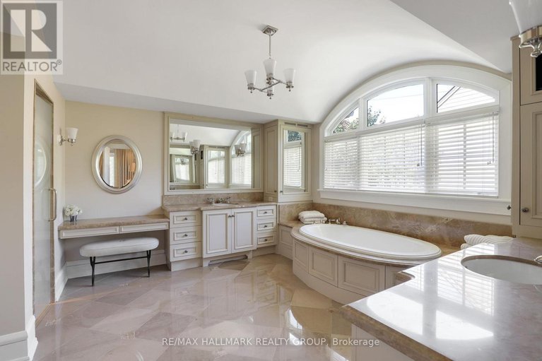 29403866/525-piccadilly-avenue/ottawa-west/ottawa/ontario/K1Y0H7_29