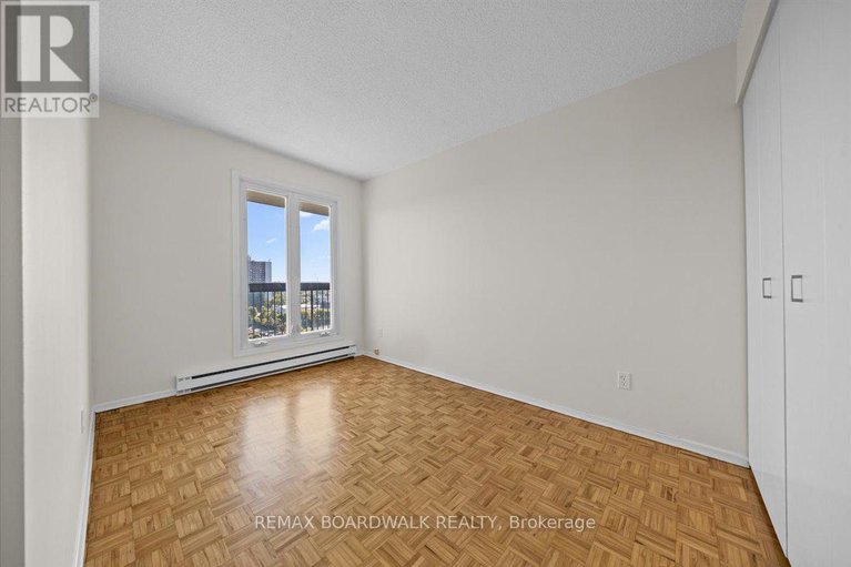 29401597/1507-158b-mcarthur-avenue/vanier/ottawa/ontario/K1L8C9_19