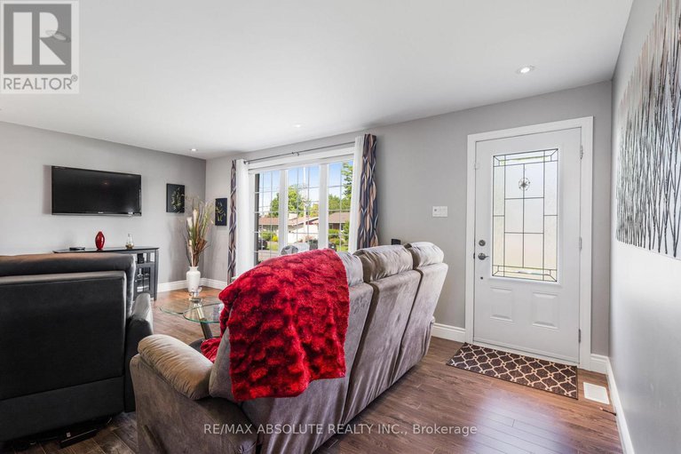 28345912/1727-chene-street/town-of-rockland/clarence-rockland/ontario/K4K1K5_36
