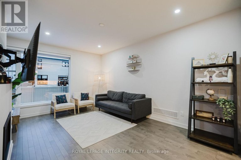 29495851/900-chipping-circle/riverside-southgloucester-glen/ottawa/ontario/K4M0E7_17