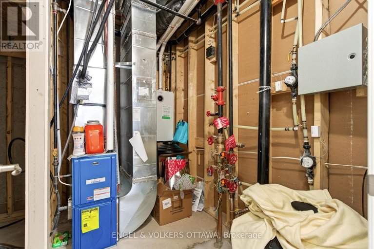 29519858/808-kiniw-private/cfb-rockcliffe-and-area/ottawa/ontario/K1K5A4_23