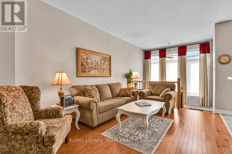 28433708/135-jersey-tea-circle/riverside-southgloucester-glen/ottawa/ontario/K1V2L3_13