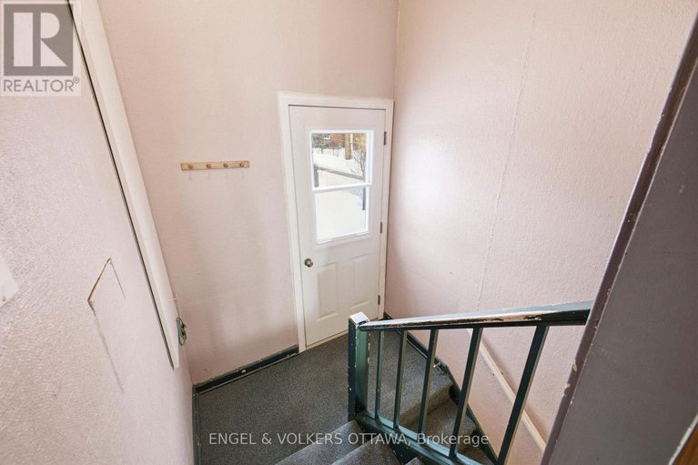 29371717/49-inverness-avenue/borden-farmstewart-farmcarleton-heightsparkwood-hills/ottawa/ontario/K2E6N6_24