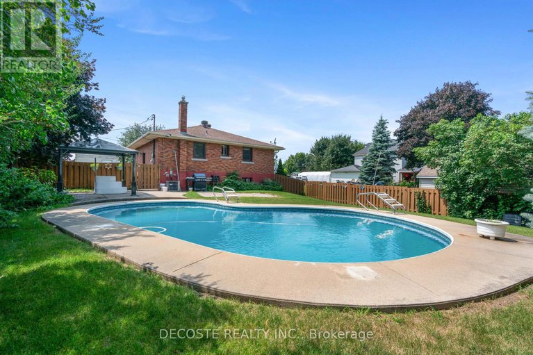 28641944/205-dominion-street-n/alexandria/north-glengarry/ontario/K0C1A0_31