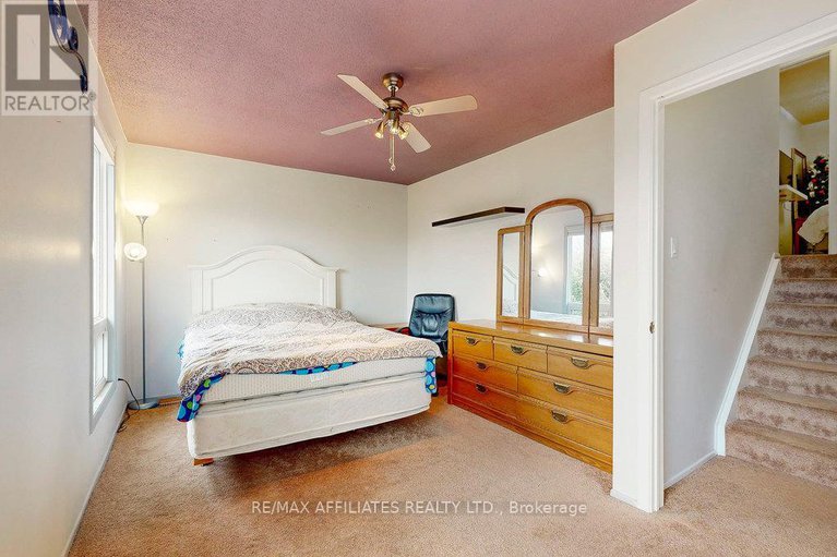 28551721/41-41-bering-court/katimavik/ottawa/ontario/K2L2B8_13