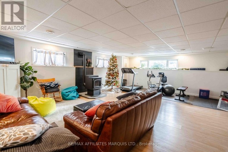 29189101/4239-county-rd-11-road/south-stormont-osnabruck-twp/south-stormont/ontario/K7R3L2_31