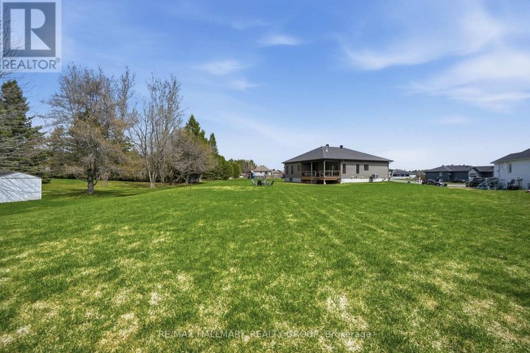 29467003/21-maxime-court/clarencerockland-twp/clarence-rockland/ontario/K0A2A0_37