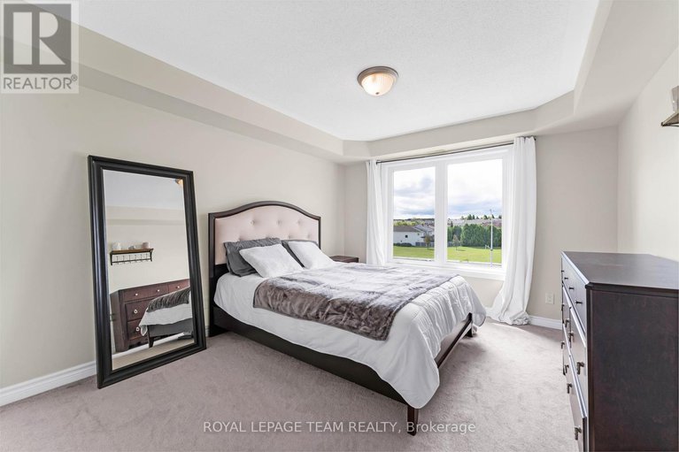 28851361/8-575-stonefield-private/barrhaven-east/ottawa/ontario/K2G4R5_17
