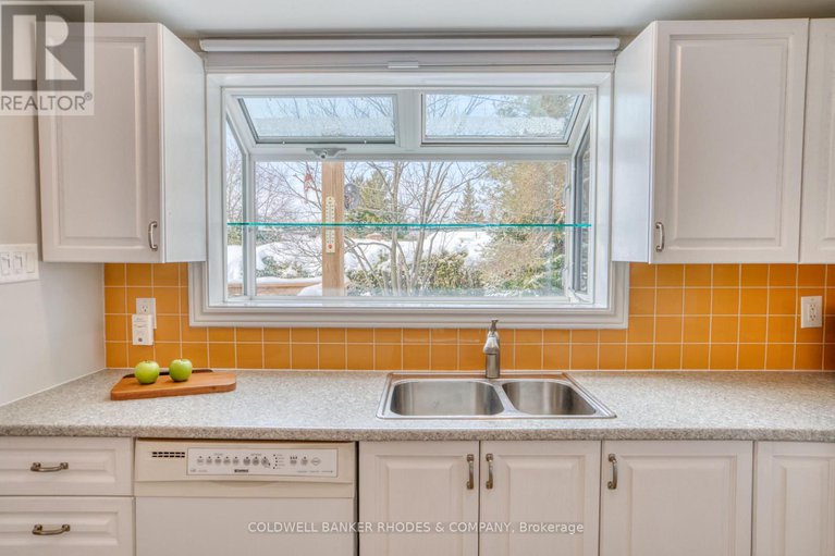 29414464/1858-sharel-drive/urbandale-acres/ottawa/ontario/K1H6W4_14