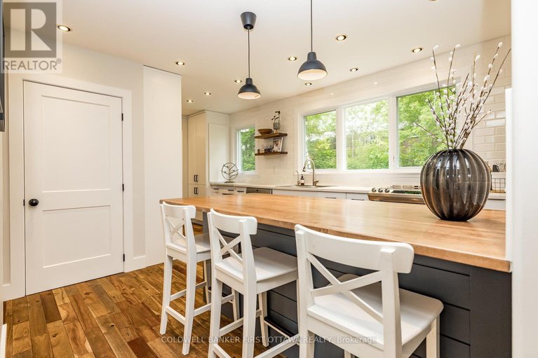 28439323/5455-west-river-drive/manotick-long-island-nicholls-island/ottawa/ontario/K4M1G7_13