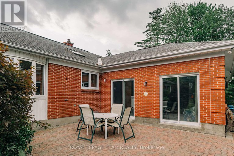 28527432/1231-fairway-drive/manotick-south-to-roger-stevens/ottawa/ontario/K4M1B3_11