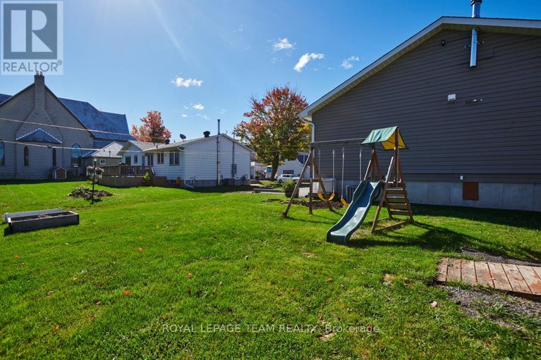 28984527/6-george-street/finch/north-stormont/ontario/K0C1K0_35