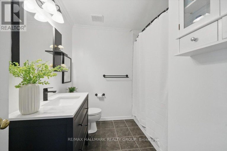 28376858/2083-sacramento-drive/fallingbrookgardenway-south/ottawa/ontario/K4A3L2_23