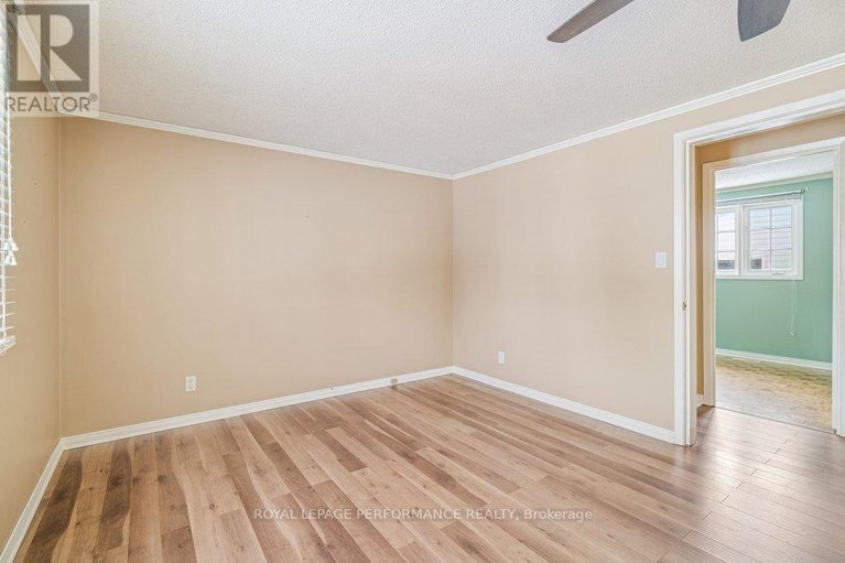 29377761/348-amiens-street/bilberry-creekqueenswood-heights/ottawa/ontario/K1E1N9_21